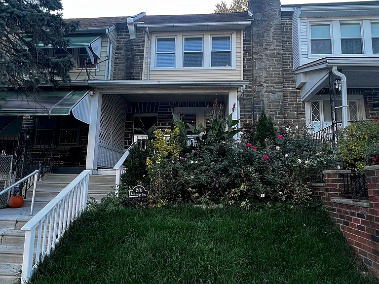 248 E Queen Ln — Photo 24