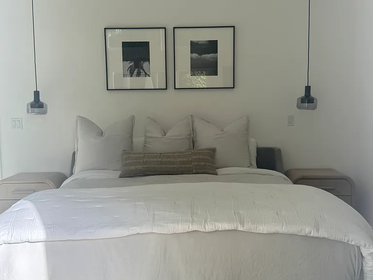 *King size bed