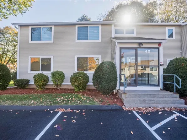 40 Saint Kolbe Dr APT A, Holyoke, MA 01040