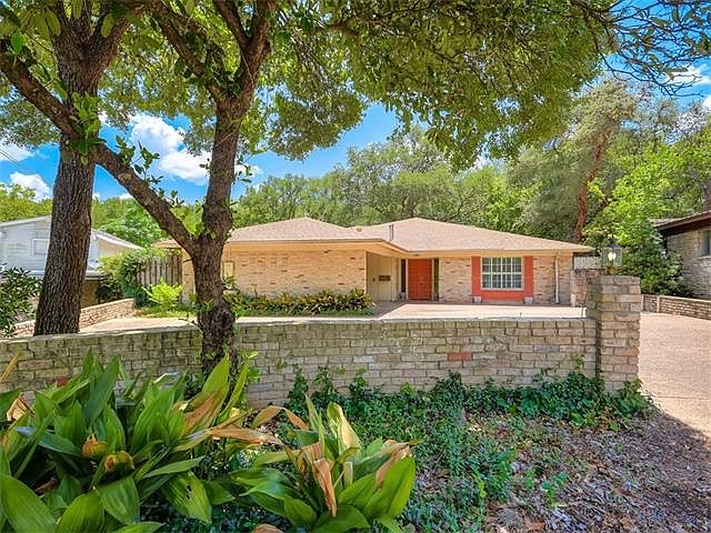 1st image of 1101 Heritage Way #A