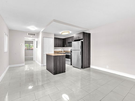 5th image of 520 NE 45th St
