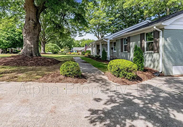 804 N Weston St — Photo 3