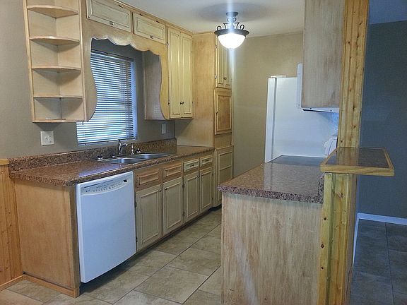 3rd image of 5460 Emerald Dr