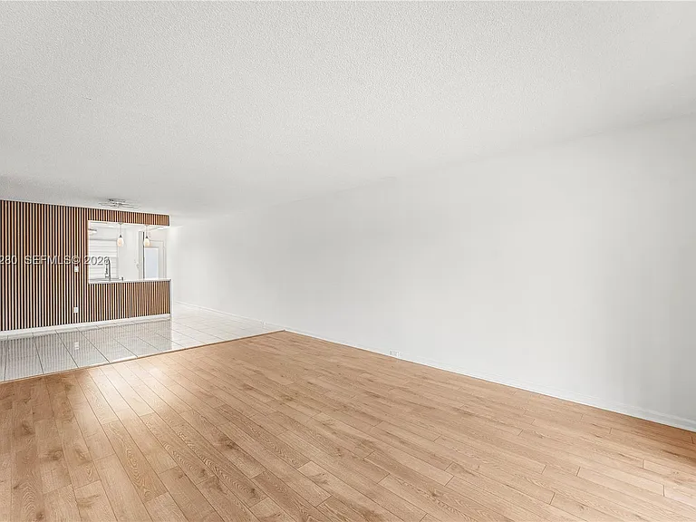 4301 Martinique Cir #H2 — Photo 21