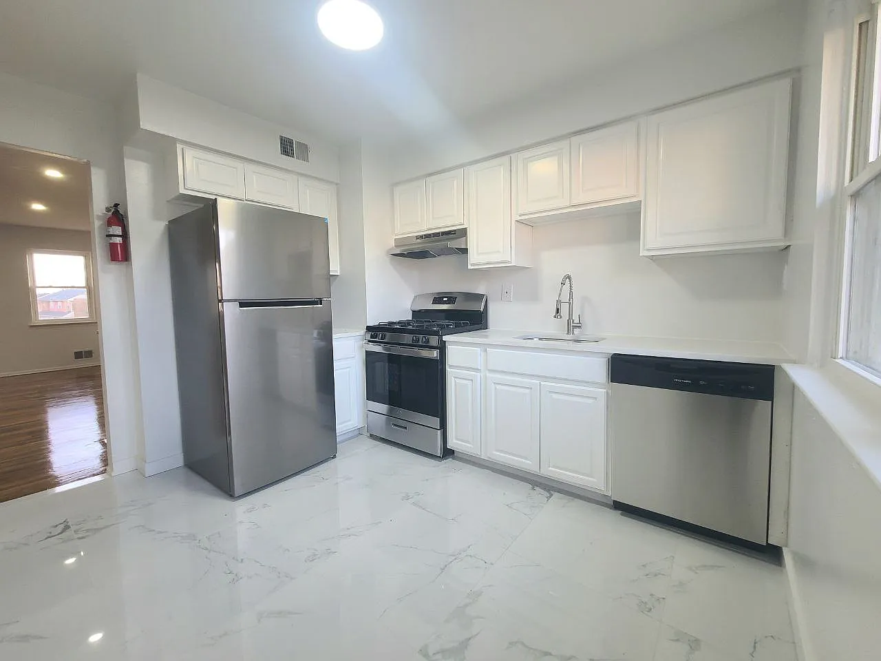2 bed, 1200 sqft, $2,595 — Photo 2