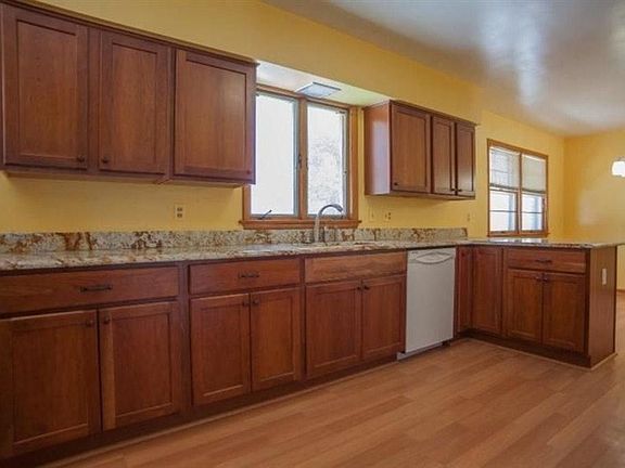 3rd image of 2408 Carlton Dr