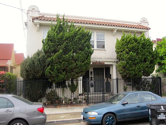 3rd image of 1223-25 1/2 S Berendo St #1223