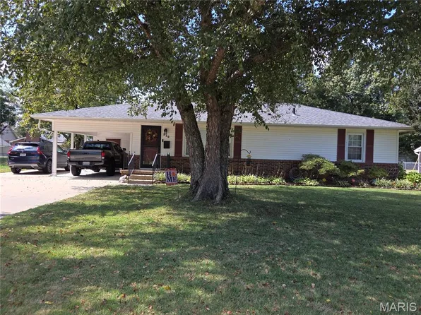 919 Hawthorn Dr, Sikeston, MO 63801