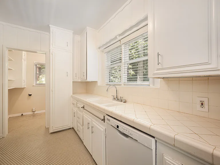 Kitchen Space with Dishwasher