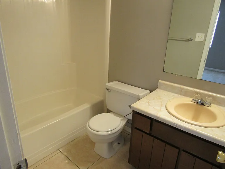1100 Pineland Ave #4D — Photo 14