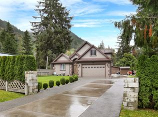 6349 Santa Fe Trl, Maple Falls, WA 98266