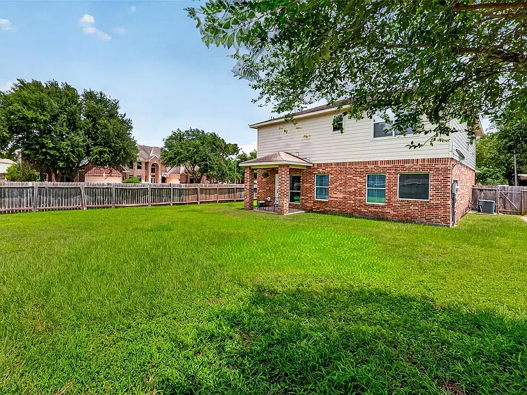 10427 Lyndon Meadows Dr — Photo 37