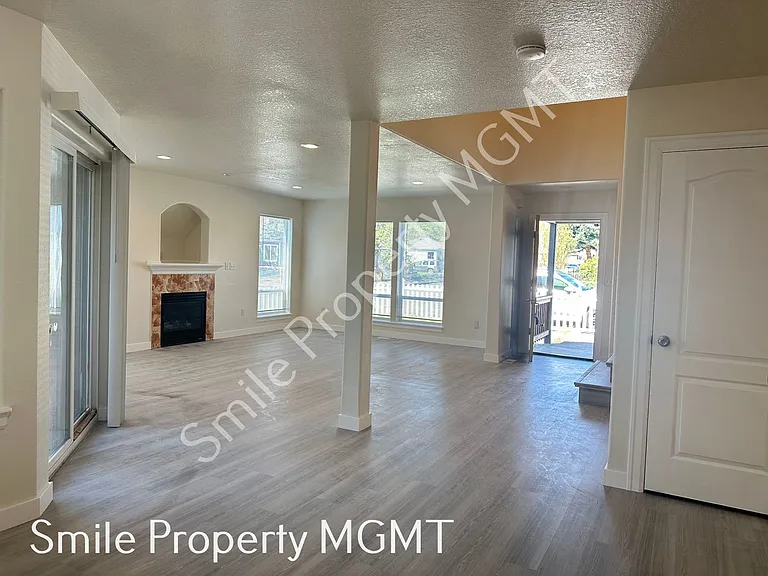 8504 SE Raymond Ct #A — Photo 3