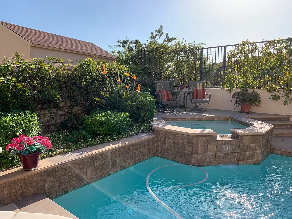225 Borrego Ct