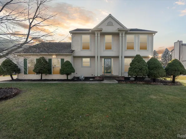 2417 Huntington Dr, Lake Orion, MI 48360