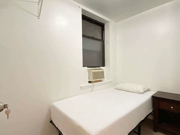 3rd image of 83 Eldridge St APT 3