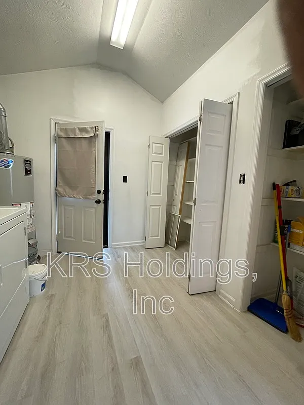 3 bed, 1.0 bath, 800 sqft, $1,400 — Photo 4