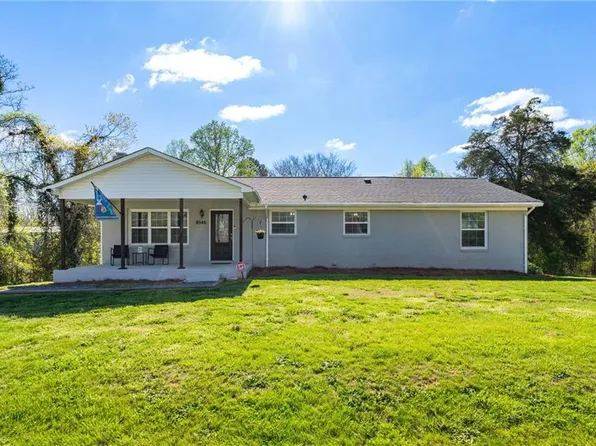 8145 Squire Marshall Rd, Walnut Cove, NC 27052