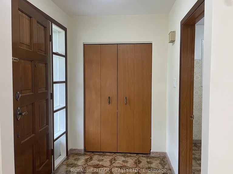 281 Driftwood Ave #MAIN FLOOR — Photo 7