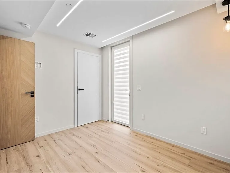 1854 Dorchester Ave #303 — Photo 6