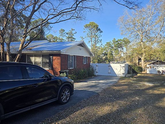 2nd image of 1011 Cherokee Cir