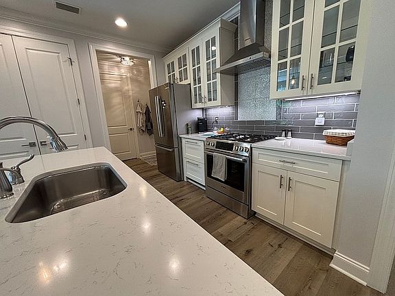 5th image of 149 Windrow Way