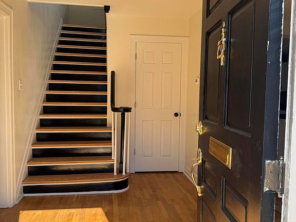 4th image of 8 Ashmore Dr