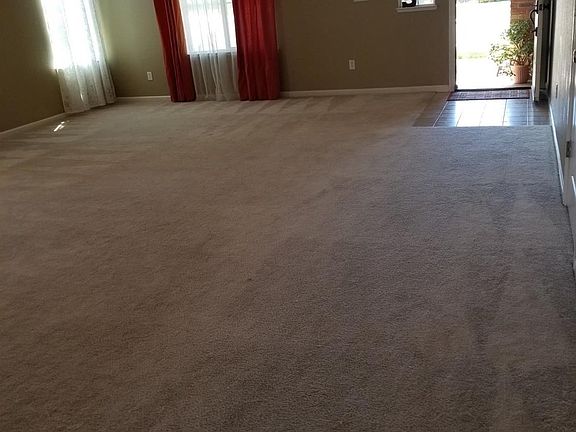5th image of 306 W Woodhaven Dr