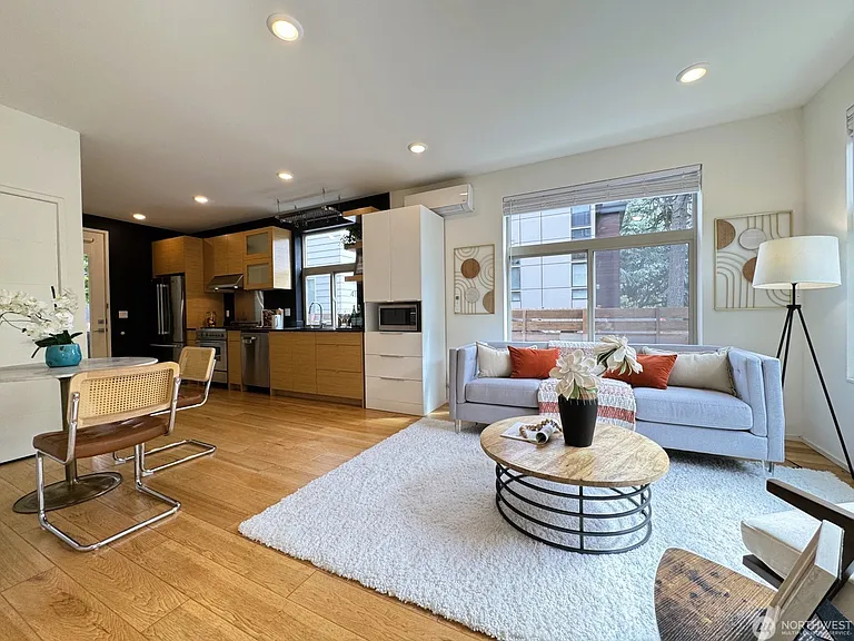 4114A Linden Ave N #A — Photo 3
