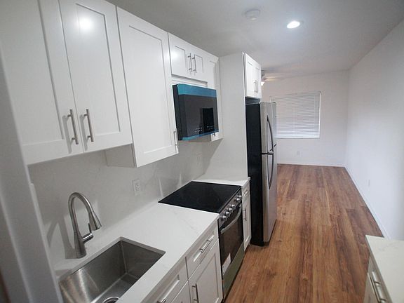 5th image of 244 SE 9th Ave #4