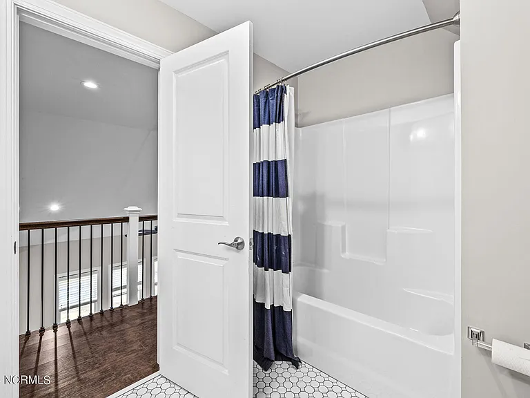 182 Lakeview Dr — Photo 48