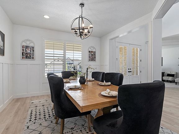 3rd image of 1430 W Kelsey Way