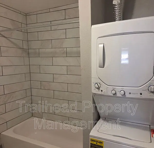 3227 Central St #6 — Photo 5