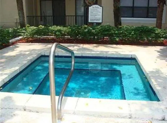 You will have access to a nice Jacuzzi. Must follow community rules for use. - 550 S Park Rd #815