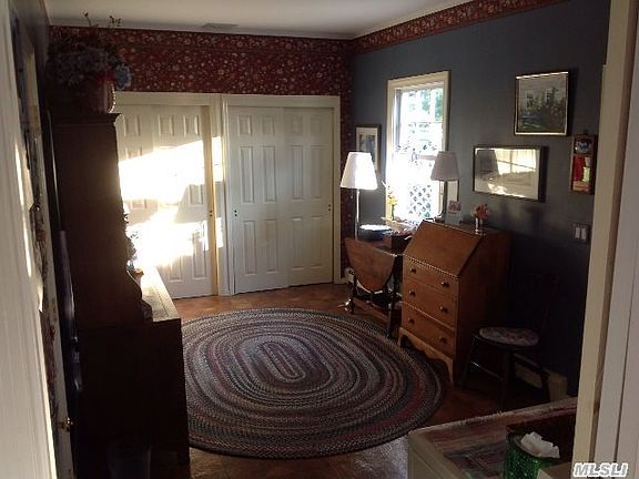 5th image of 19 Woodhull Ct