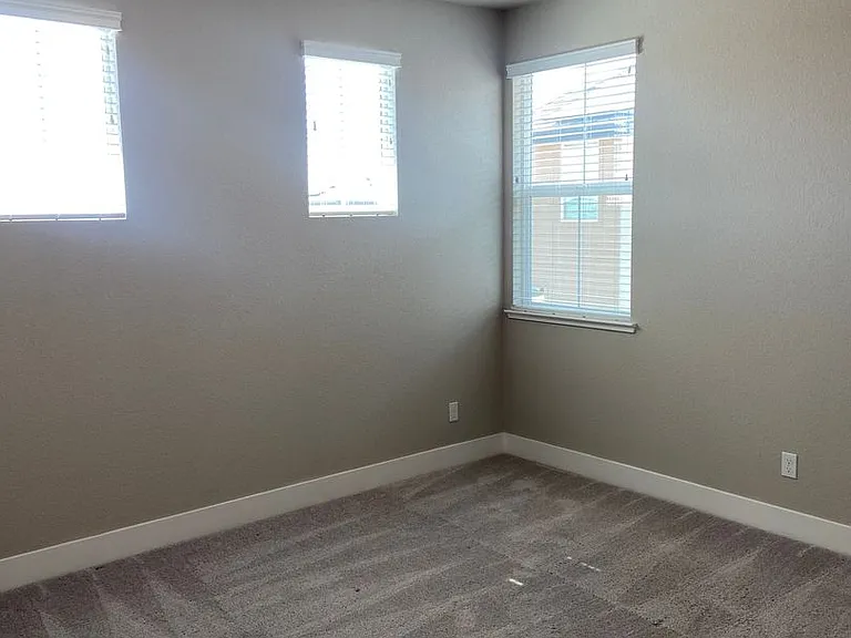 1466 Seneca Cir — Photo 16