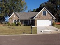 1st image of 142 Oakleigh Dr