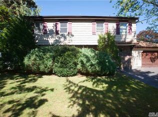 7 4th St, Nesconset, NY 11767