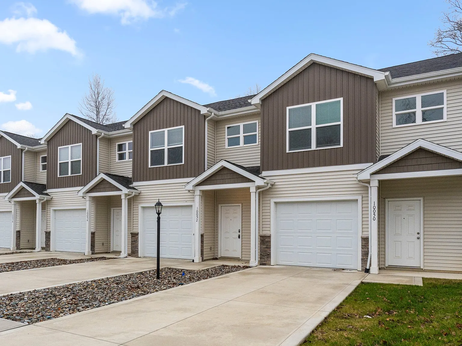 Arbor Park Townhomes — Photo 2
