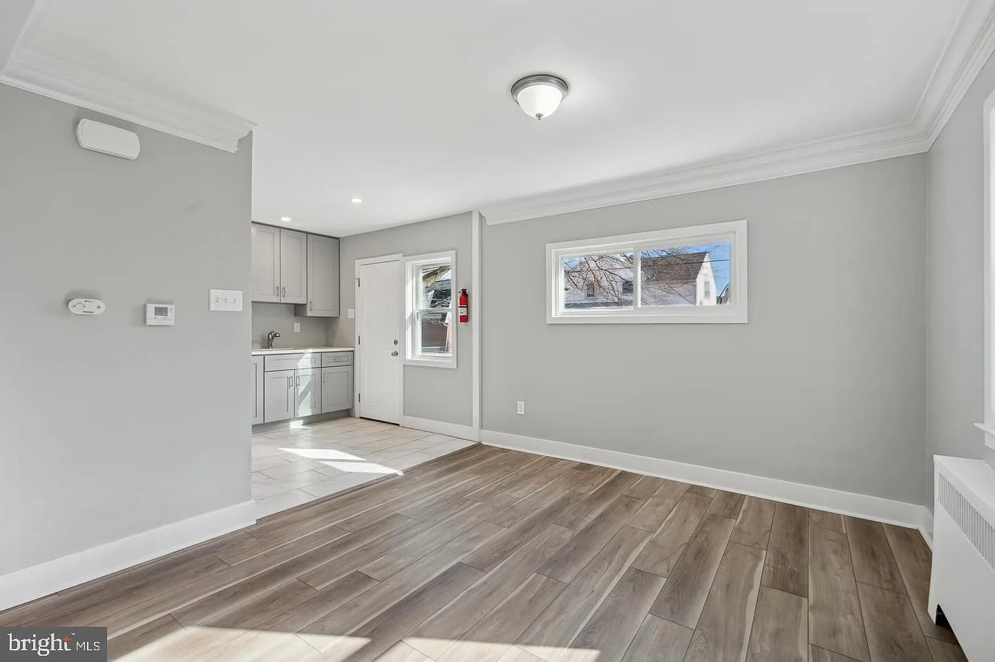 3 bed, 1.0 bath, 1208 sqft, $2,350 — Photo 4