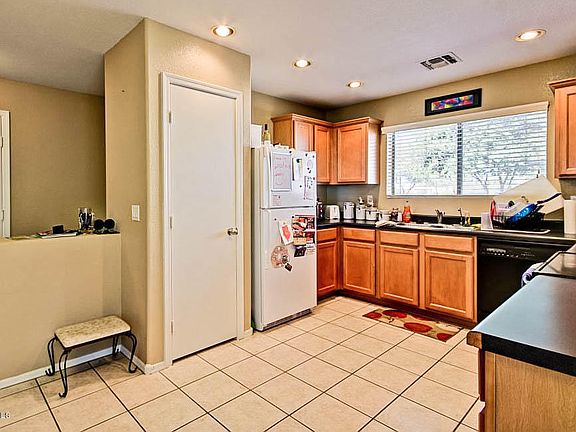 5th image of 680 E Woodsman Pl
