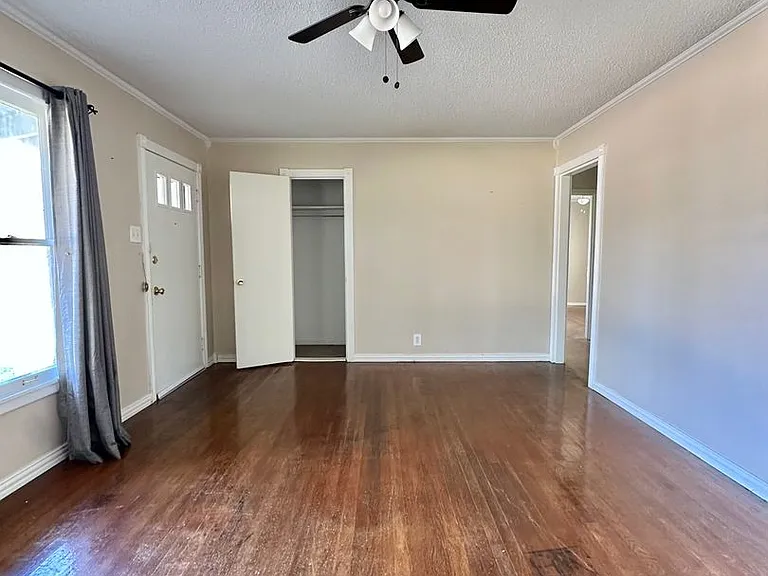 2473 Culver Ave — Photo 4