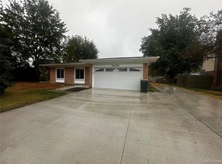 5650 Willow Creek Dr, Canton, MI 48187