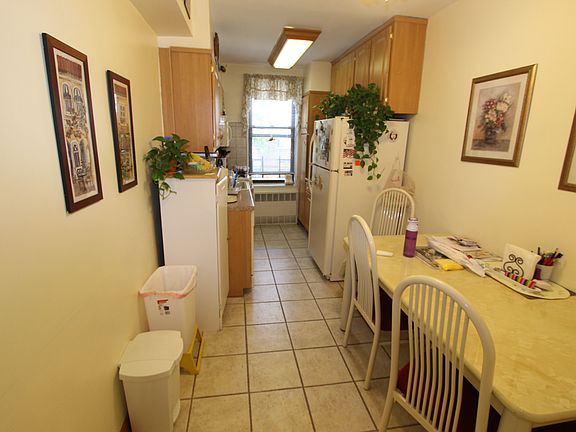 2nd image of 2209 Knapp St #3L