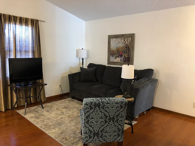 832 La Grand Dr — Photo 7