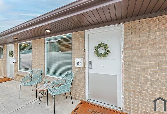 2nd image of 220 E Leslie Ave #1