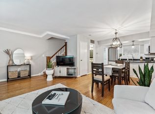 2212 N Dearing St, Alexandria, VA 22302