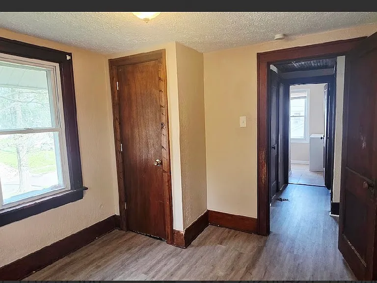 147 Brighton Dr — Photo 9