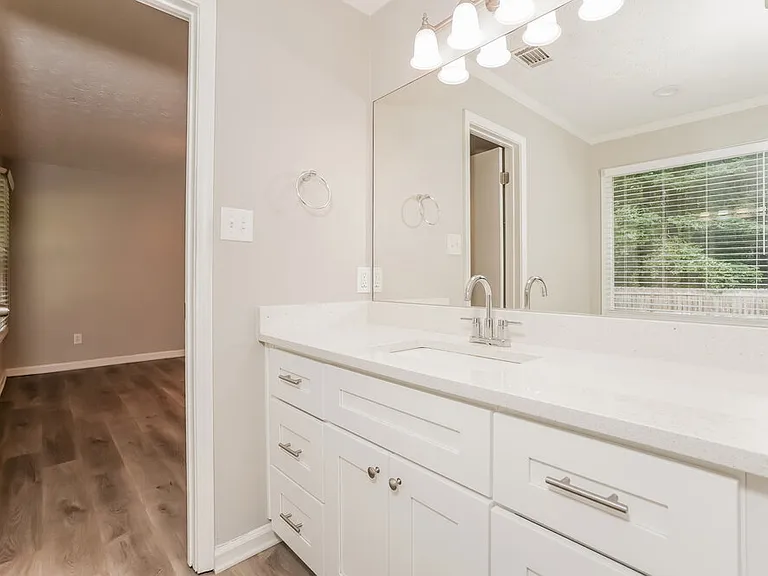35 Riverside Ct — Photo 11