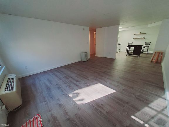 4th image of 102 Woodside Grn APT 1